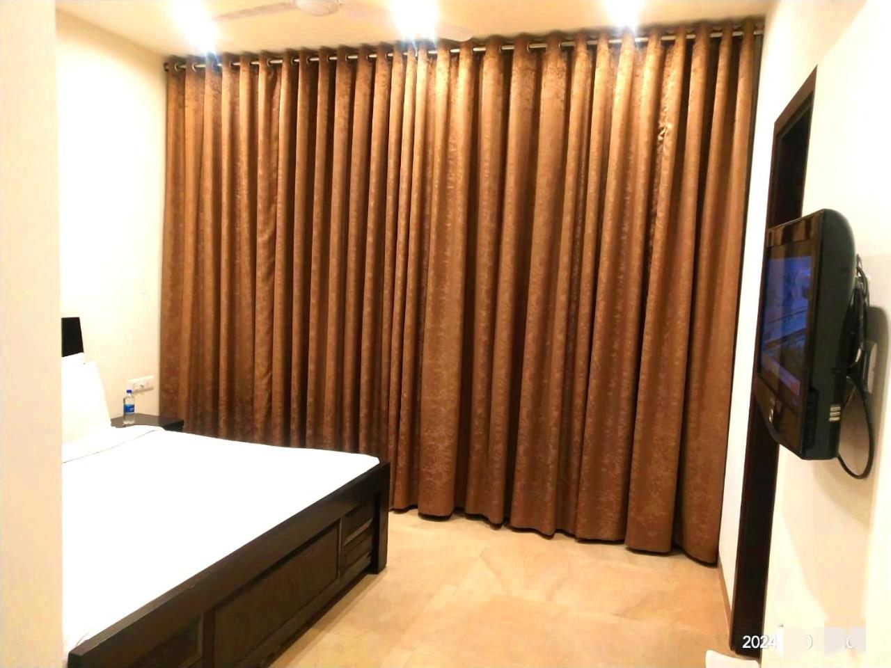 When In Gurgaon - Artemis Hospital 1 Min Walk, Fortis & Medanta 4 Mins Drive ภายนอก รูปภาพ