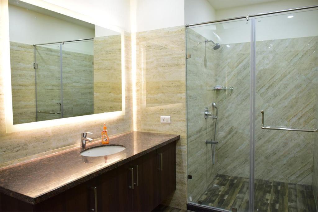 When In Gurgaon - Artemis Hospital 1 Min Walk, Fortis & Medanta 4 Mins Drive ภายนอก รูปภาพ