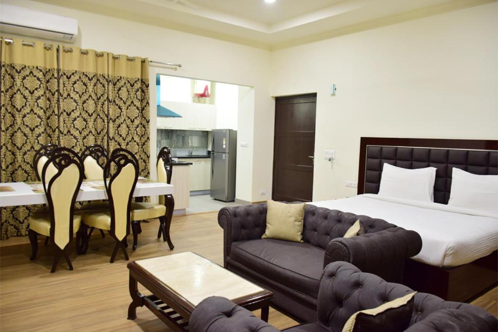 When In Gurgaon - Artemis Hospital 1 Min Walk, Fortis & Medanta 4 Mins Drive ภายนอก รูปภาพ