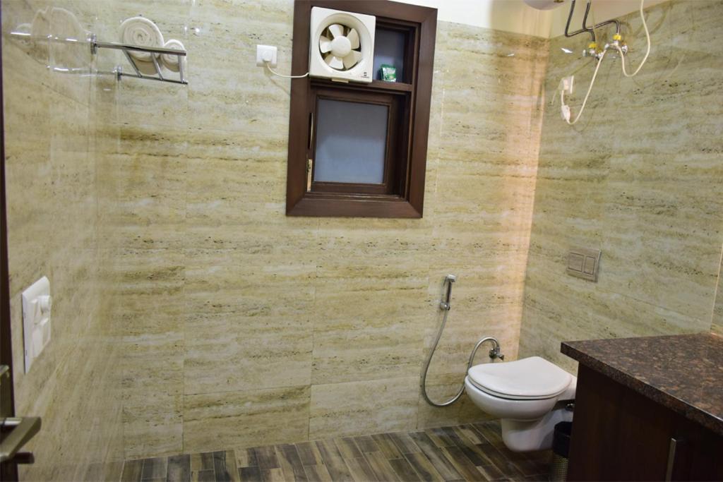 When In Gurgaon - Artemis Hospital 1 Min Walk, Fortis & Medanta 4 Mins Drive ภายนอก รูปภาพ